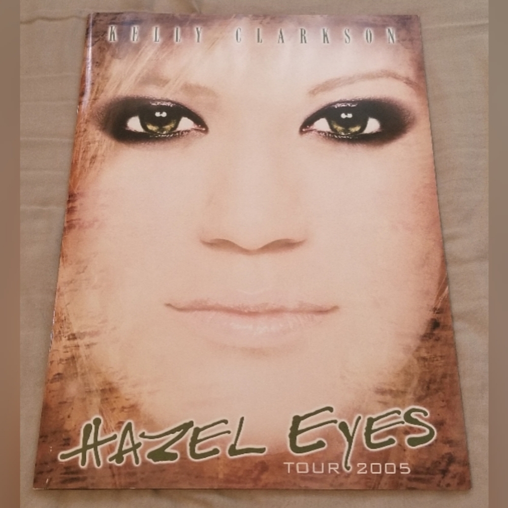 Kelly Clarkson 2005 Hazel Eyes Tour Book